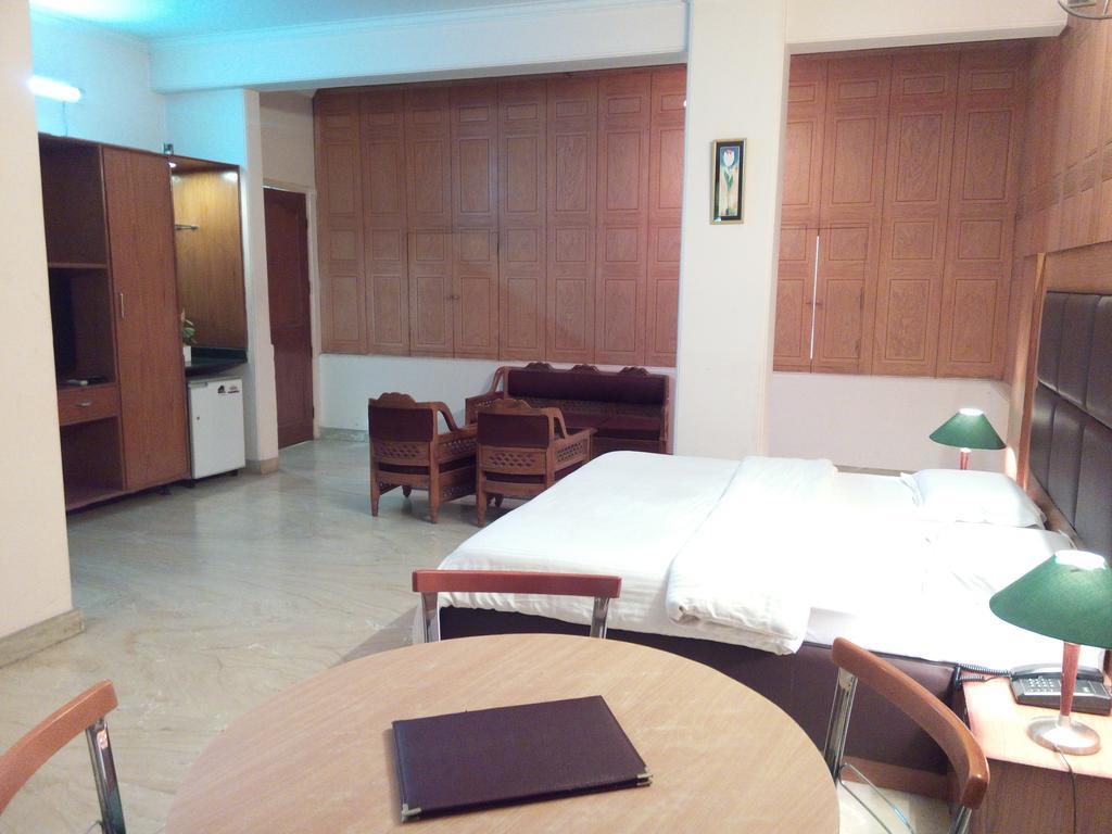 Hotel Queens Residency Gurgaon Bilik gambar