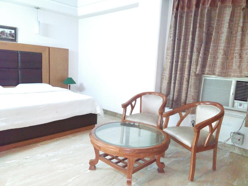 Hotel Queens Residency Gurgaon Bilik gambar
