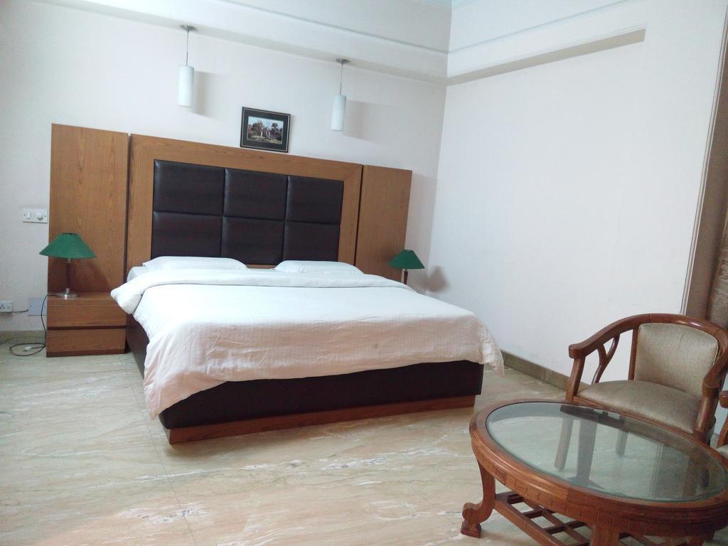 Hotel Queens Residency Gurgaon Bilik gambar