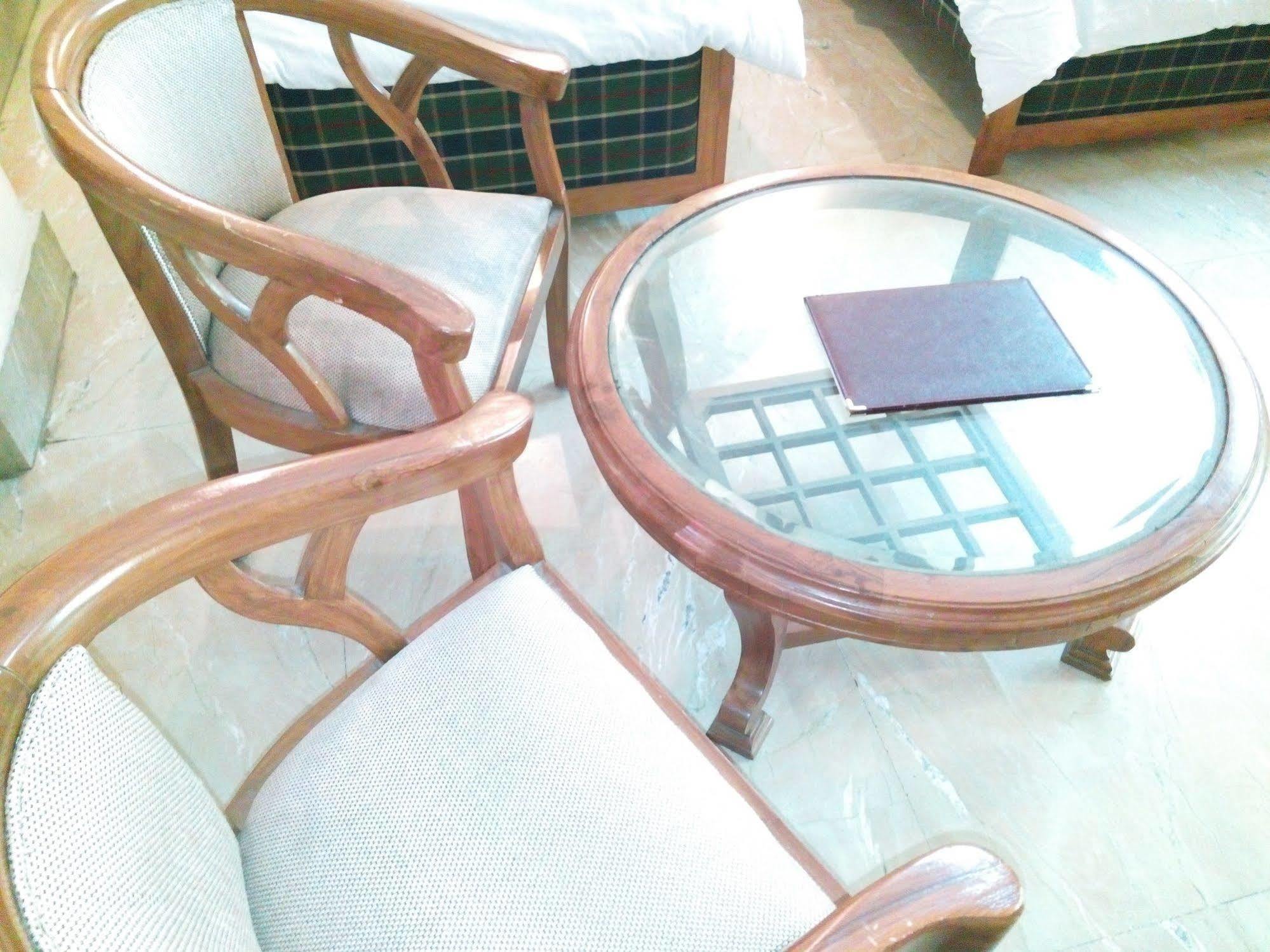 Hotel Queens Residency Gurgaon Luaran gambar