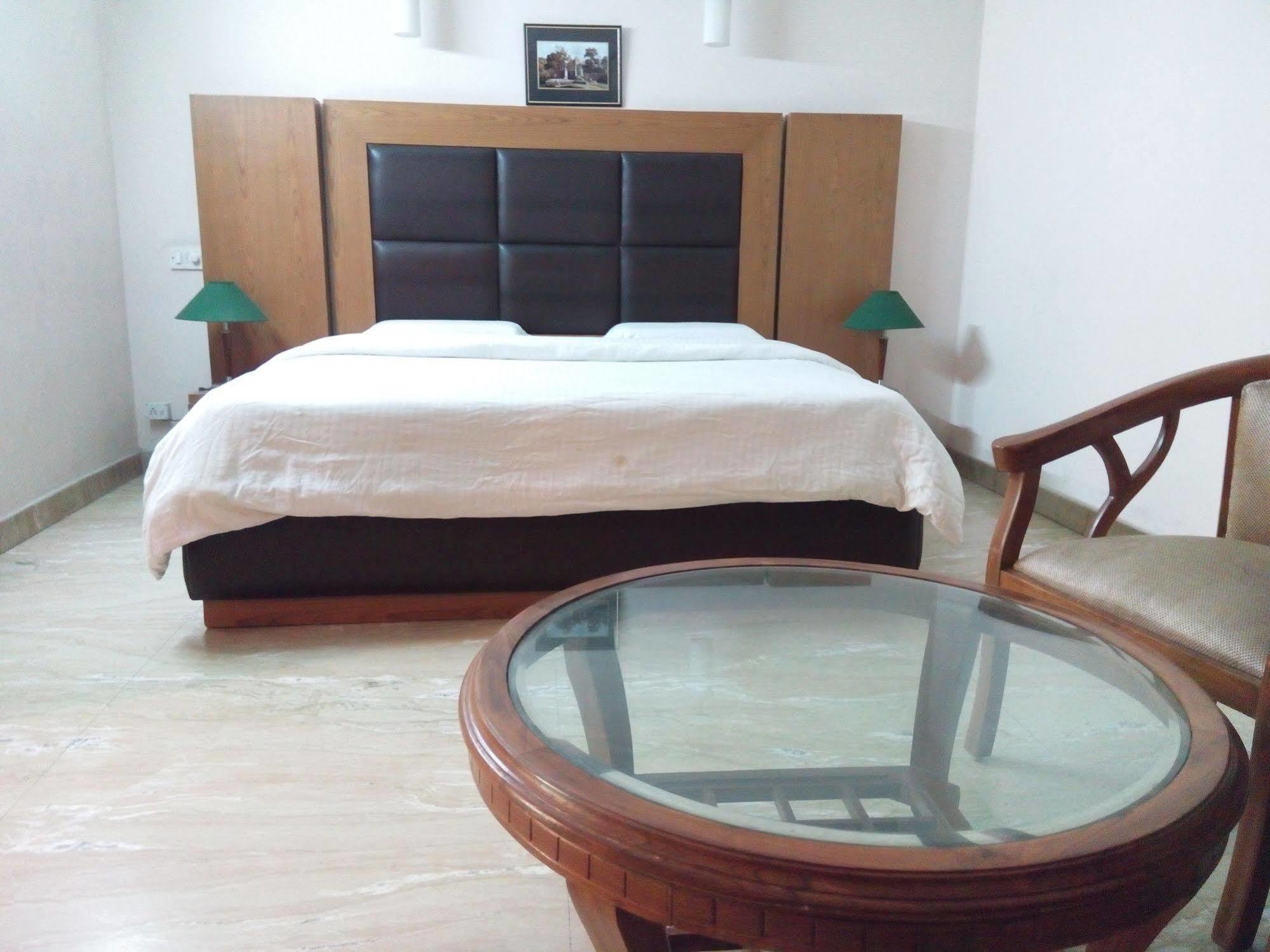 Hotel Queens Residency Gurgaon Luaran gambar