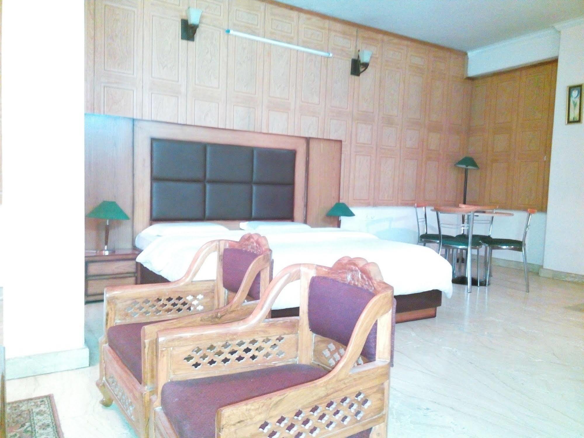 Hotel Queens Residency Gurgaon Luaran gambar