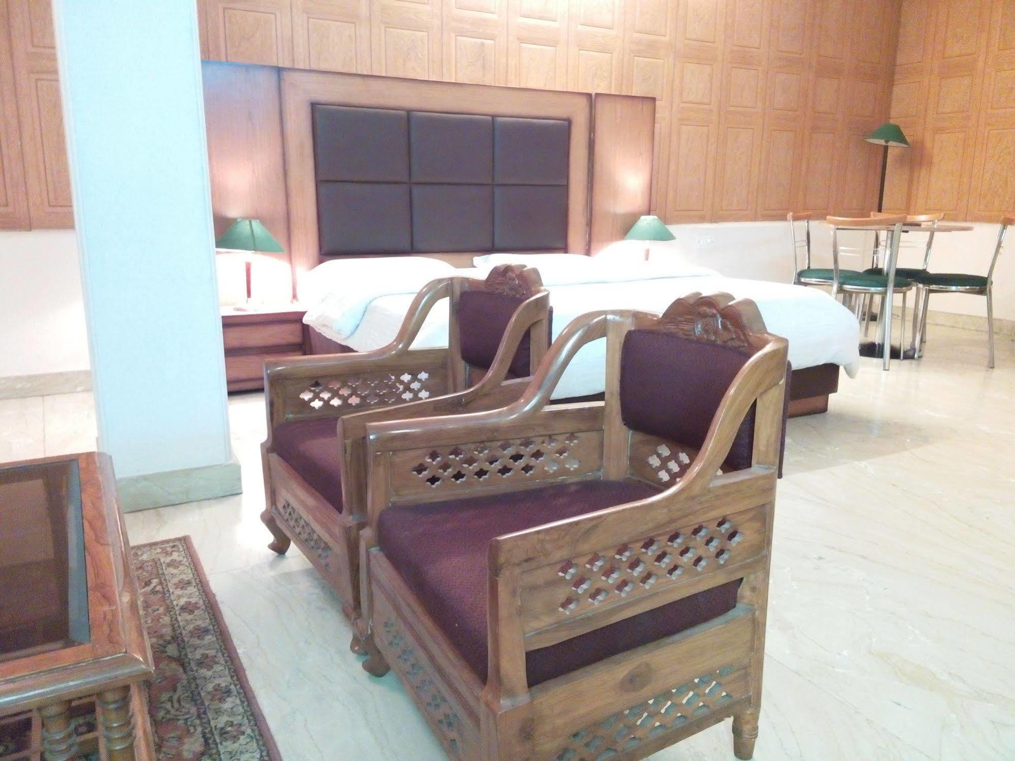 Hotel Queens Residency Gurgaon Luaran gambar