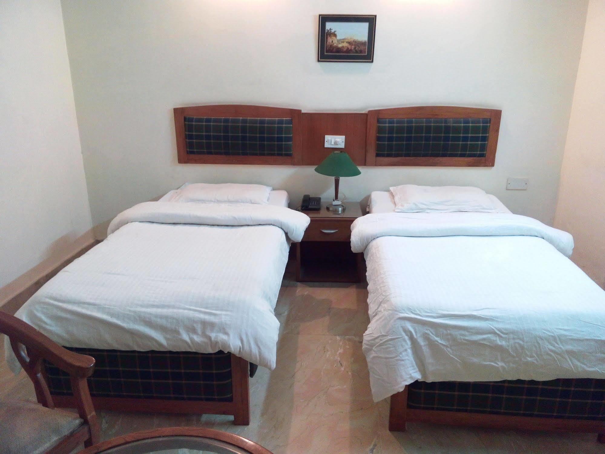 Hotel Queens Residency Gurgaon Luaran gambar