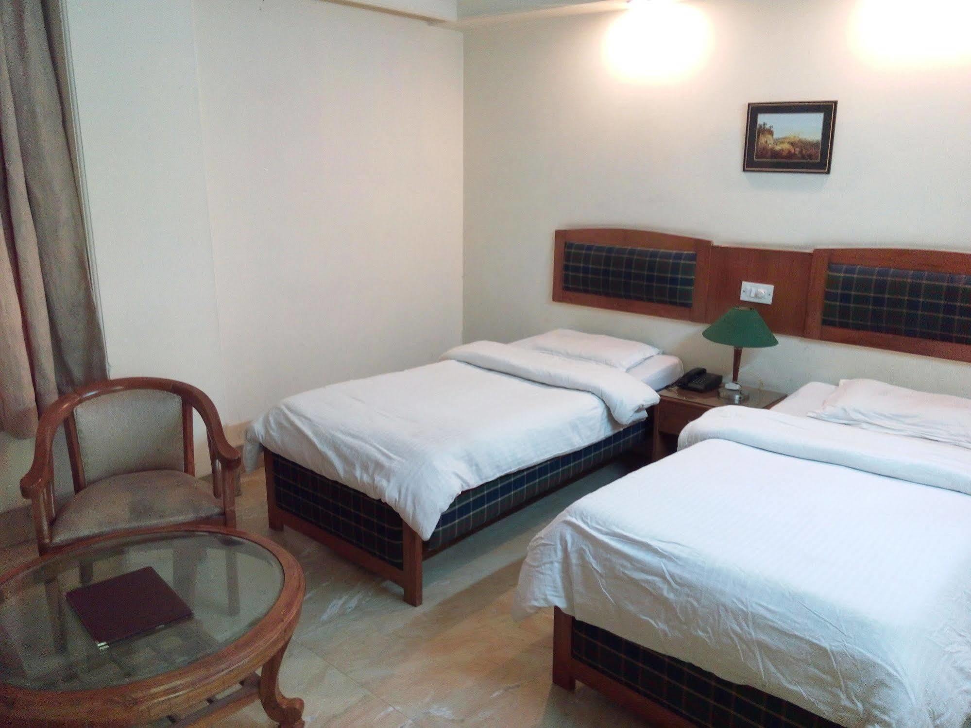 Hotel Queens Residency Gurgaon Luaran gambar