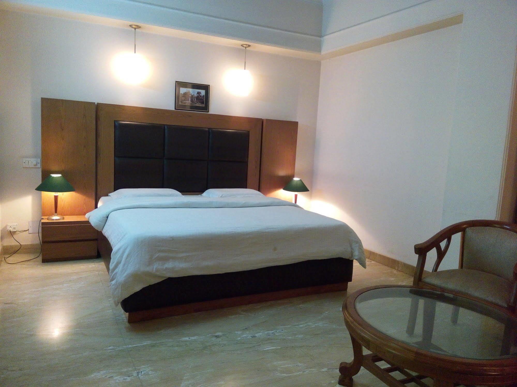 Hotel Queens Residency Gurgaon Luaran gambar