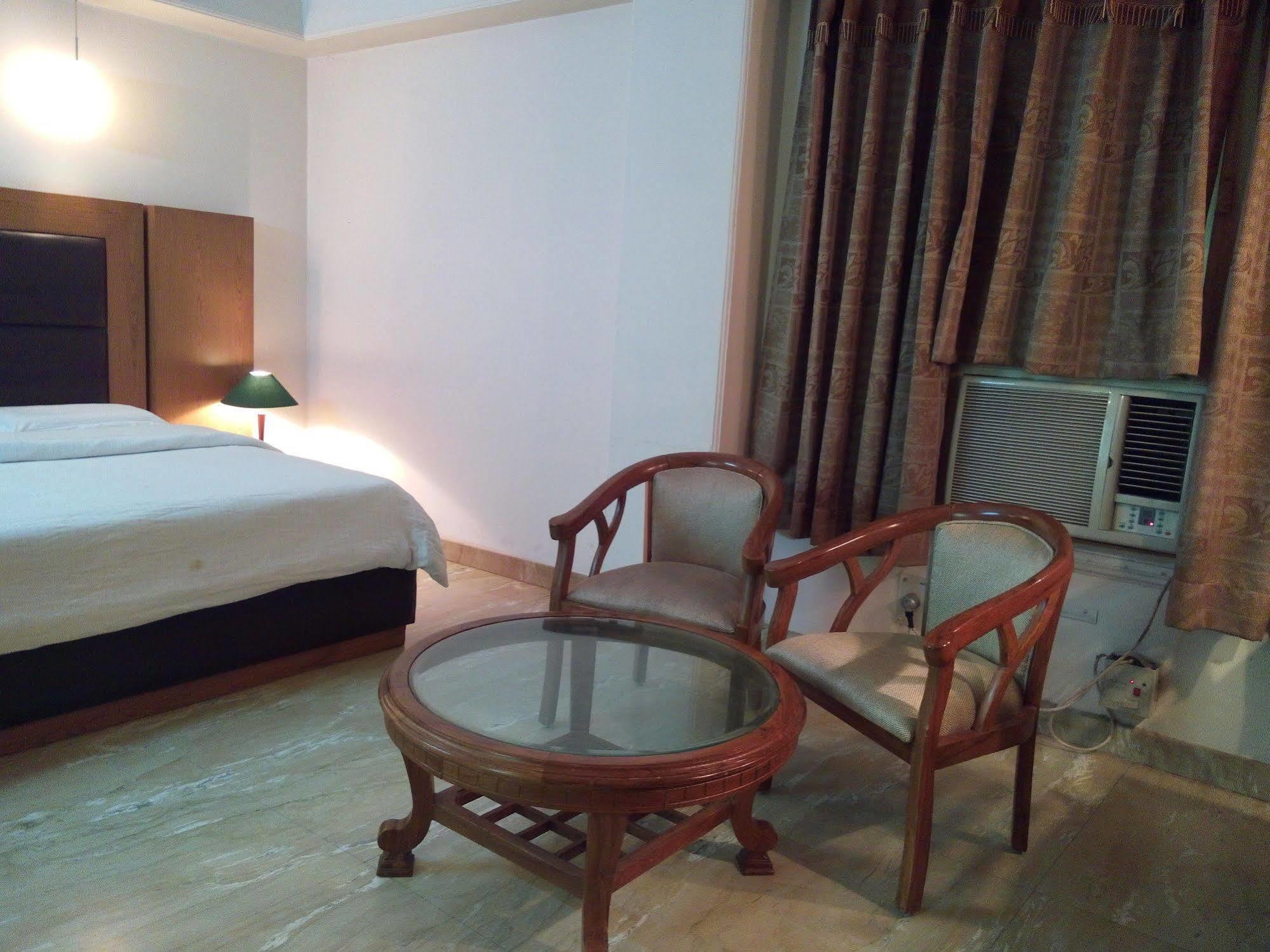 Hotel Queens Residency Gurgaon Luaran gambar