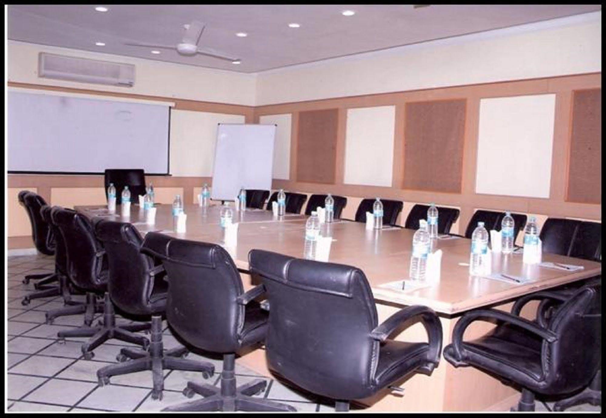 Hotel Queens Residency Gurgaon Luaran gambar